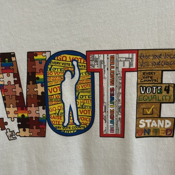 “VOTE” T-Shirt from GAP - Picture 5 of 6